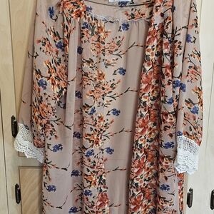 C2- Floral Women's Tunic with Lace Trim